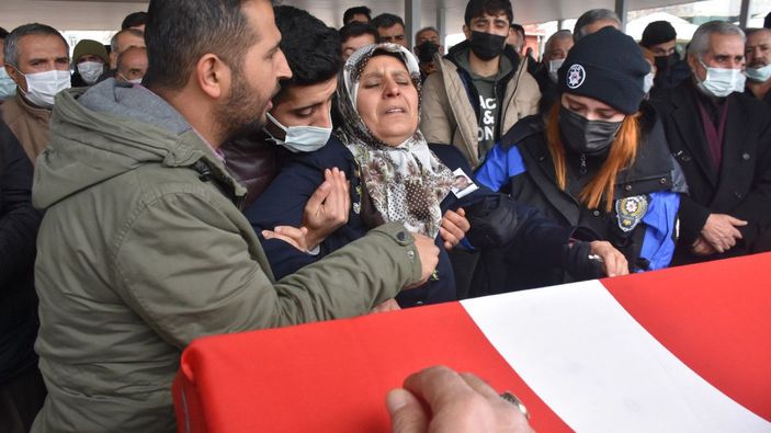 d Silah kazasında hayatını kaybeden polis memuru toprağa verildi -2