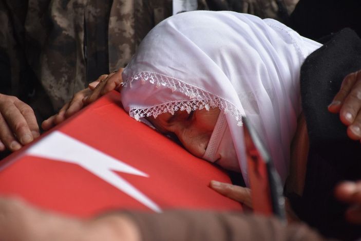 d Silah kazasında hayatını kaybeden polis memuru toprağa verildi -1