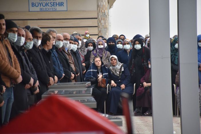 Silah kazasında hayatını kaybeden polis memuru toprağa verildi -4