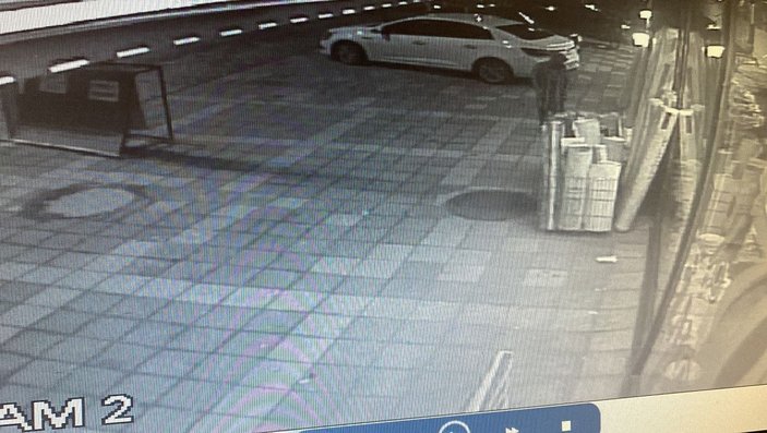 Ümraniye'de aynı mağazaya gelen kadın hırsız yarım saat arayla 3  halı çaldı -7