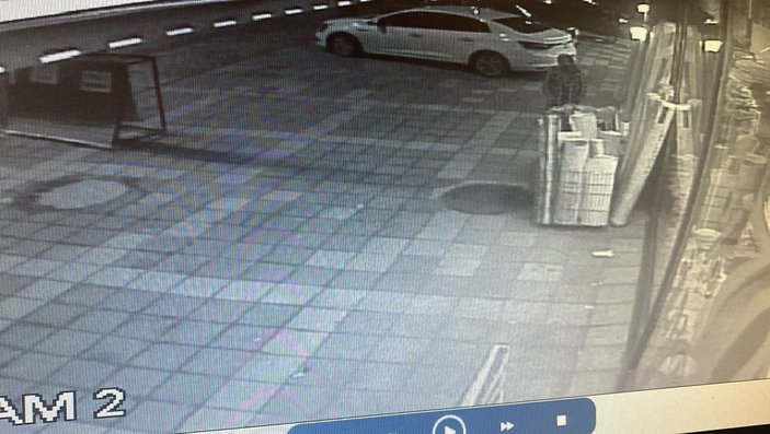 Ümraniye'de aynı mağazaya gelen kadın hırsız yarım saat arayla 3  halı çaldı -6