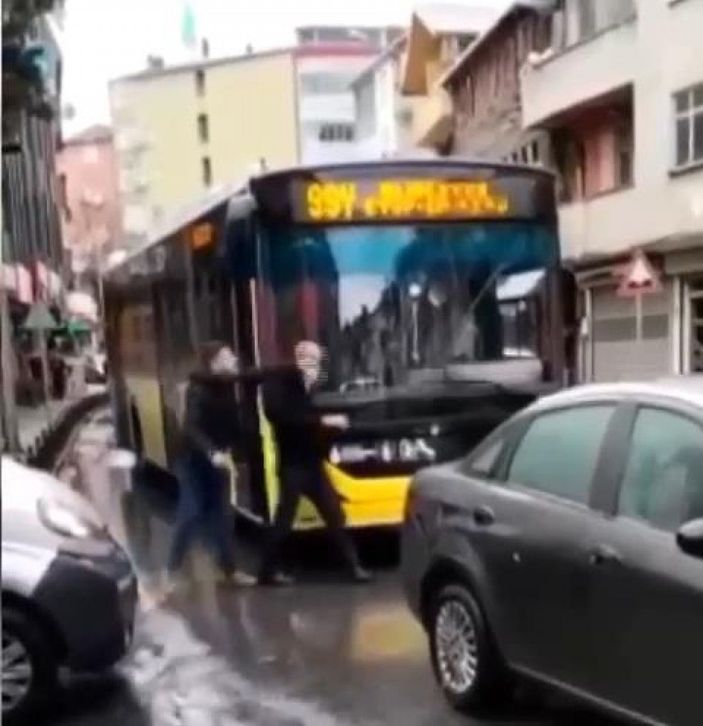 Eyüpsultan'da silah doğrulttuğu İETT otobüs şoförünü darbetti -3