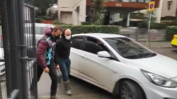 Kadıköy’de motosikleti tek elle kullanıp, makas atan sürücüye ceza -4
