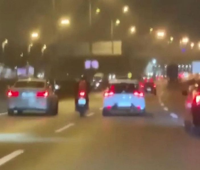 Kadıköy’de motosikleti tek elle kullanıp, makas atan sürücüye ceza -3