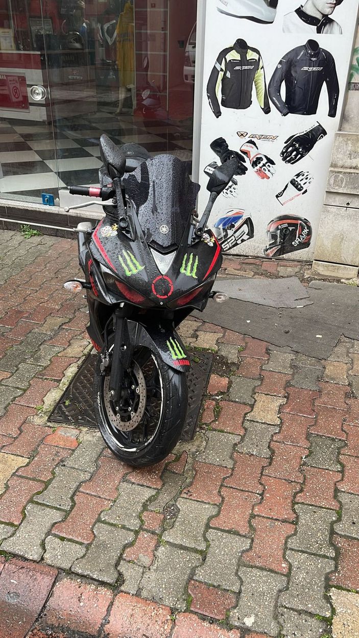 Kadıköy’de motosikleti tek elle kullanıp, makas atan sürücüye ceza -6