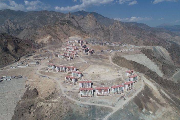 Su altında kalacak Yusufeli'de mezarlar taşınıyor -10