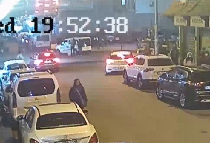 İstanbul'da yabancı uyruklu sahte polis çetesine operasyon -1