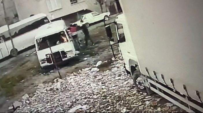 Avcılar'da minibüsü yakıp kaçtılar -3