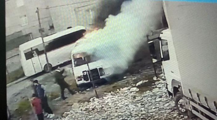 Avcılar'da minibüsü yakıp kaçtılar -4