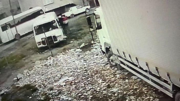 Avcılar'da minibüsü yakıp kaçtılar -1