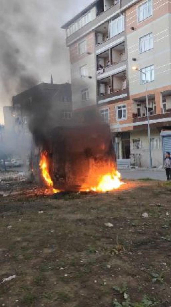 Avcılar'da minibüsü yakıp kaçtılar -5