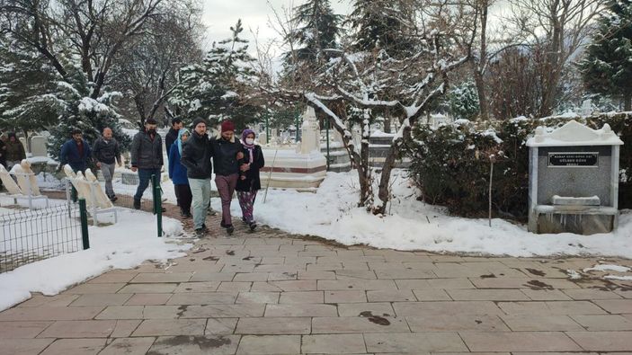 d Dayısının döverek öldürdüğü öne sürülen minik Ayşenur toprağa verildi -3