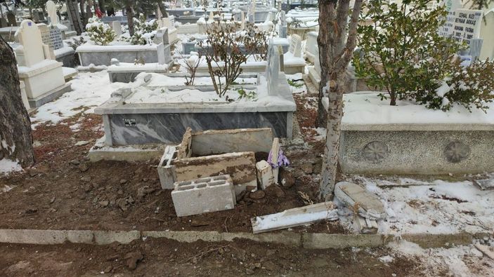 d Dayısının döverek öldürdüğü öne sürülen minik Ayşenur toprağa verildi -2