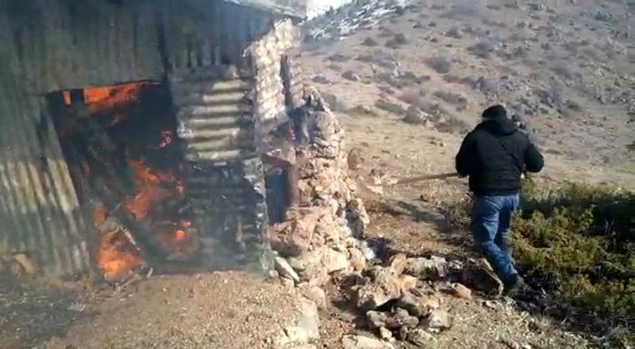 Kaçak av için yapılan kulübe yakılarak imha edildi -2