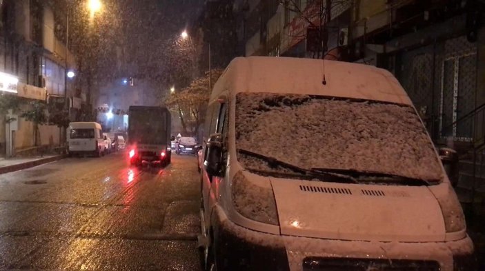 İstanbul'da ani kar yağışı