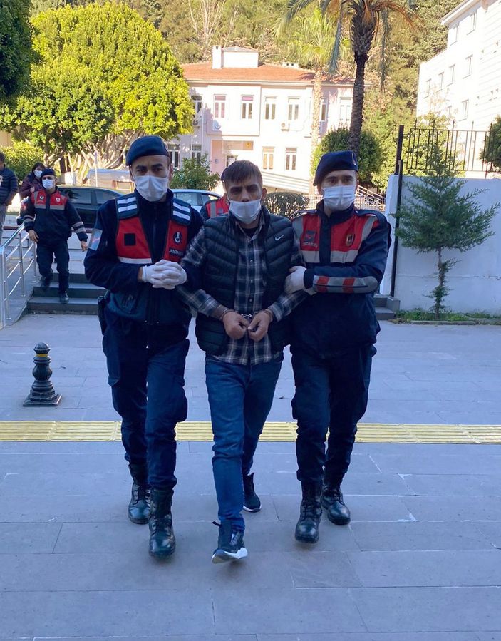 Kaçarken jandarmaya ateş etmeye çalıştı, tabanca tutukluk yaptı -1