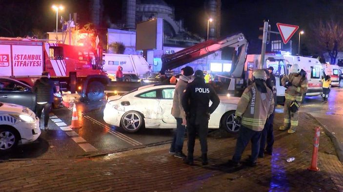 Şişli'de hatalı dönüş kazası: 5 yaralı
