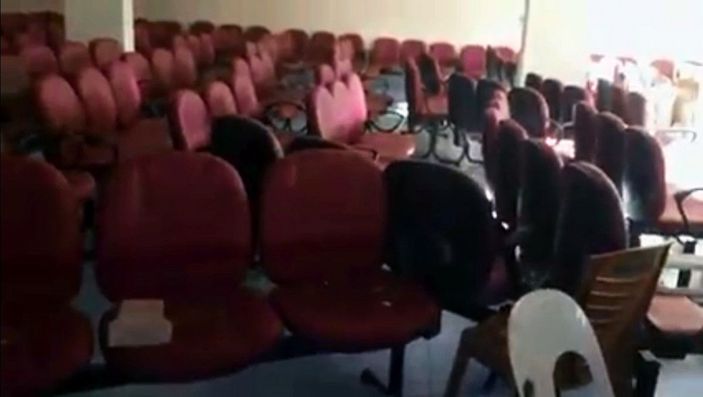 Taziye evinde çıkan yangında 15 kişi dumandan etkilendi -4