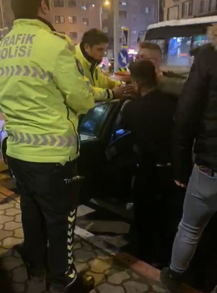 Bursa'da yayaya çarpıp polise direnen alkollü sürücü: Kralı gelsin araca binmiyorum