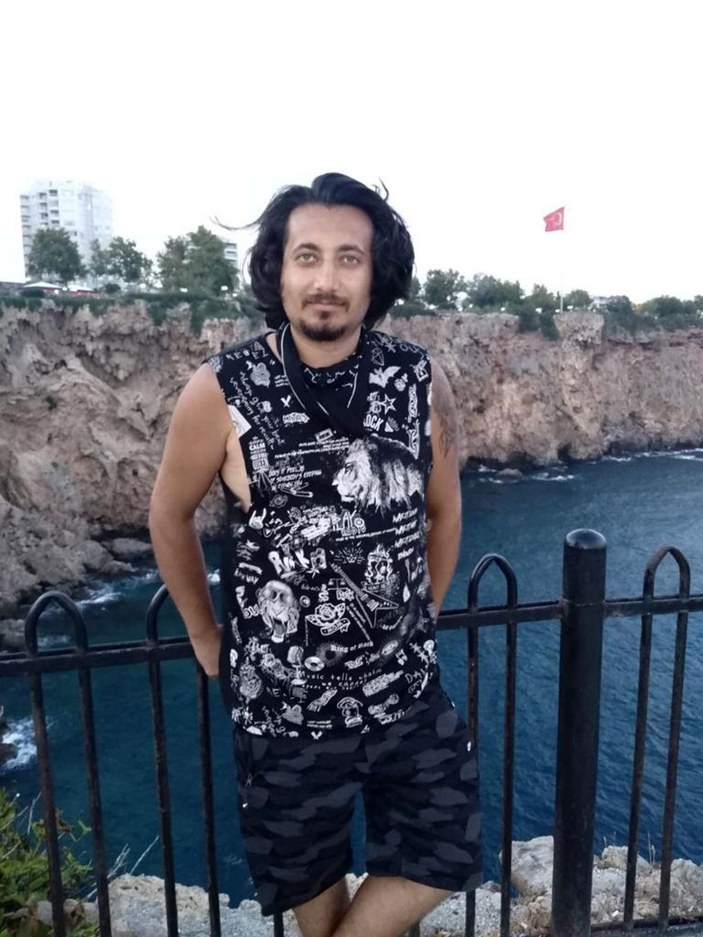 Antalya'da 15 gündür kayıp Rohat, son görüldüğü sahilde arandı