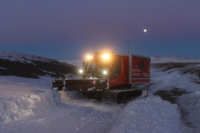 2 bin 812 rakımlı köyde hastalanan İslam bebek için seferber oldular  -5