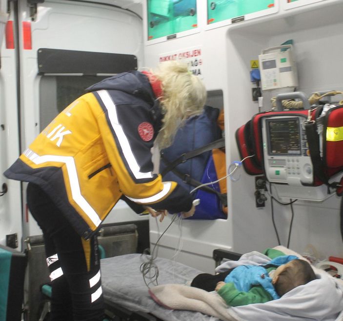 2 bin 812 rakımlı köyde hastalanan İslam bebek için seferber oldular  -2