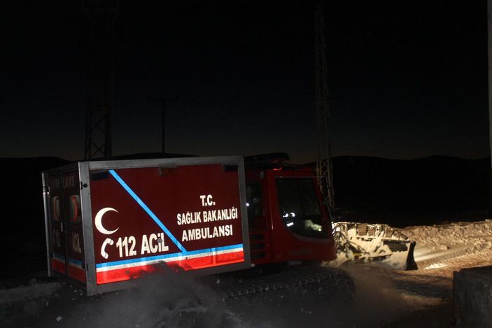 2 bin 812 rakımlı köyde hastalanan İslam bebek için seferber oldular  -6