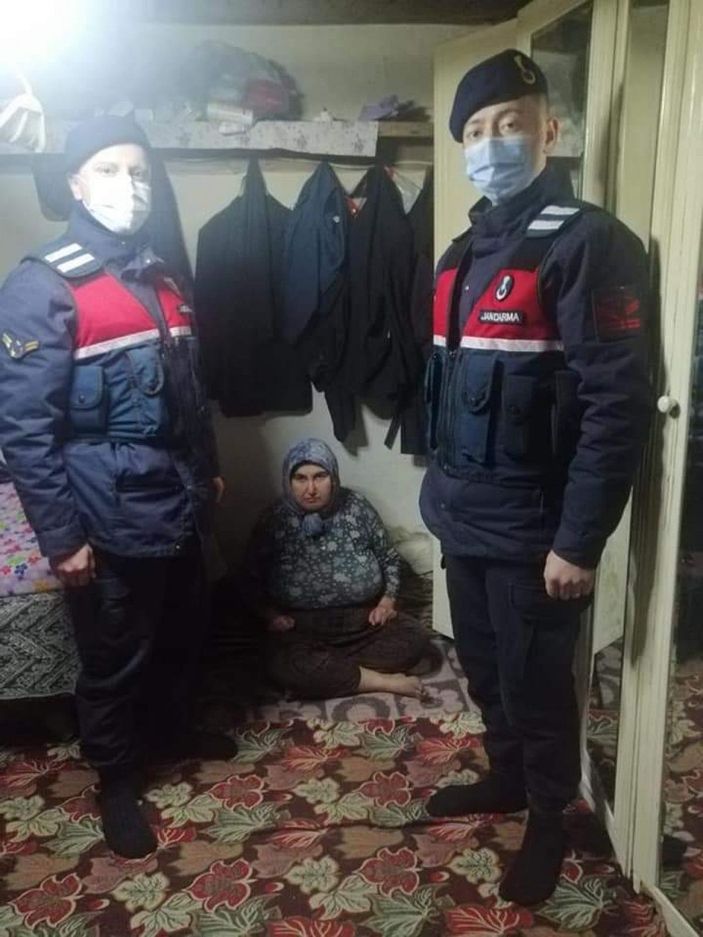 Çanakkale'de kayıp kadın bulundu; yolunu kaybedince zeytinlikte uyumuş -2