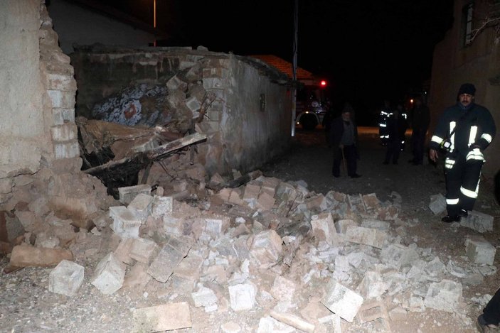 Kayseri’de 4.9 büyüklüğünde deprem (4) -1