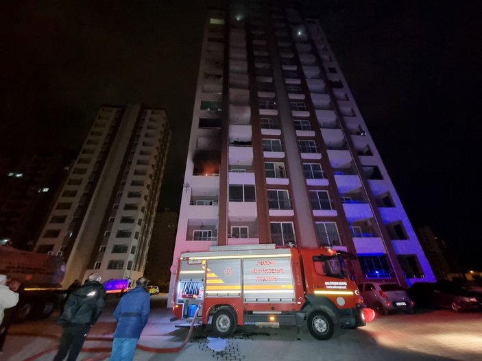 Komşusunun evi yanan kadın, sığındığı balkondan düşerek yaralandı -2