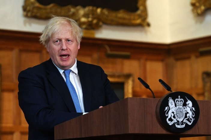 İngiltere Başbakanı Johnson’a partisinden tepki: Allah aşkına gidin -1