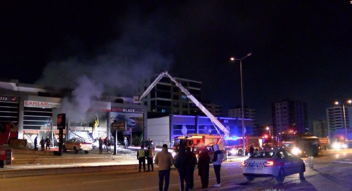 Oto lastikçide patlama sonrası yangın; 1 kişi yaralandı, 3 iş yeri hasar gördü -2