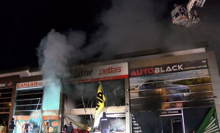 Oto lastikçide patlama sonrası yangın; 1 kişi yaralandı, 3 iş yeri hasar gördü -1
