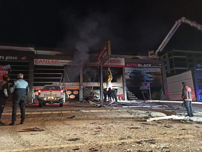 Oto lastikçide patlama sonrası yangın; 1 kişi yaralandı, 3 iş yeri hasar gördü -9