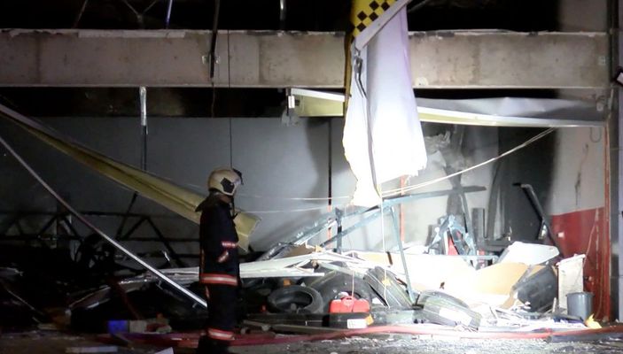 Oto lastikçide patlama sonrası yangın; 1 kişi yaralandı, 3 iş yeri hasar gördü -4