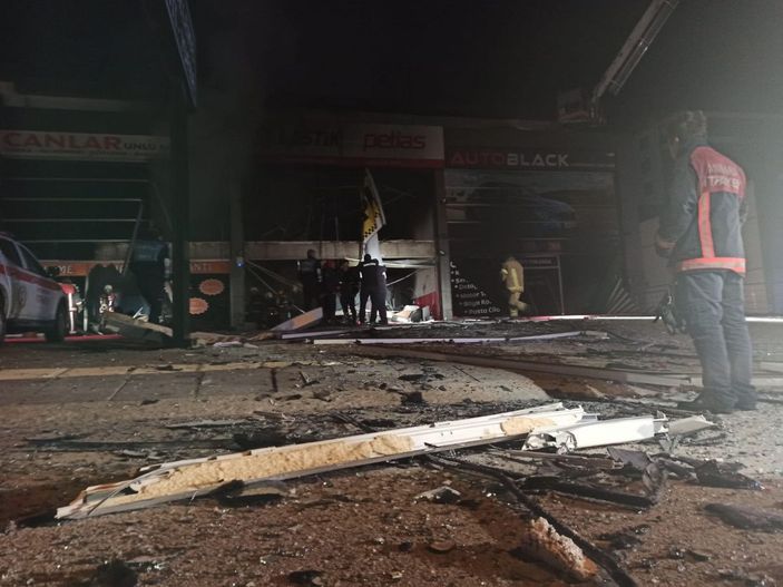 Oto lastikçide patlama sonrası yangın; 1 kişi yaralandı, 3 iş yeri hasar gördü -7