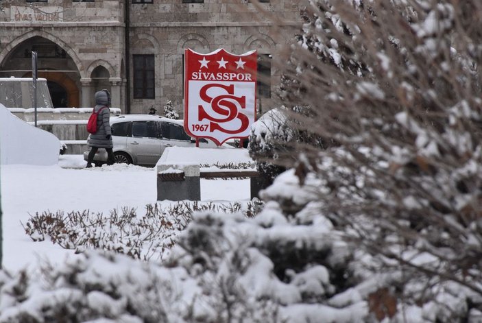 Sivas'ta kar yağışı; 780 yerleşim yerine ulaşım yok -2