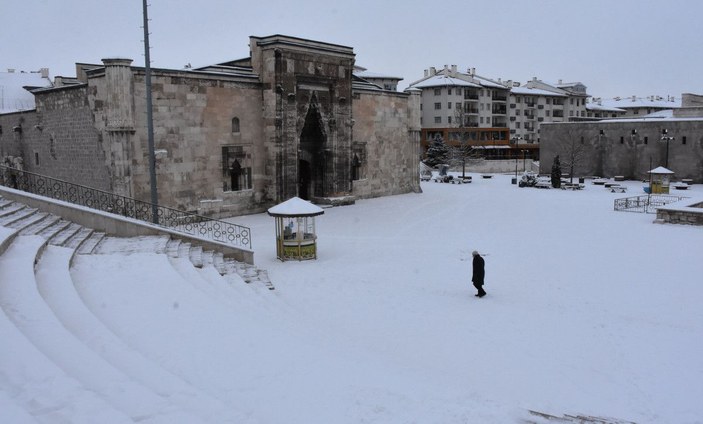 Sivas'ta kar yağışı; 780 yerleşim yerine ulaşım yok -3