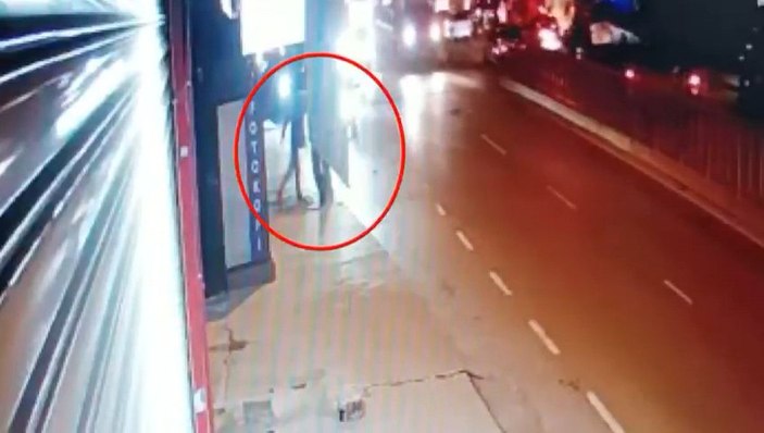 Eyüpsultan'da üniversiteli kıza taşla kafasına vurarak saldıran kişi tutuklandı -4
