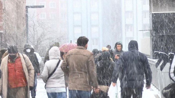 Fotoğraf Ek//İstanbul'da kar başladı; trafik yüzde 90'a ulaştı -5