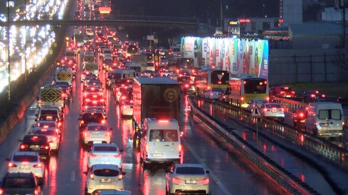 Fotoğraf Ek//İstanbul'da kar başladı; trafik yüzde 90'a ulaştı -10