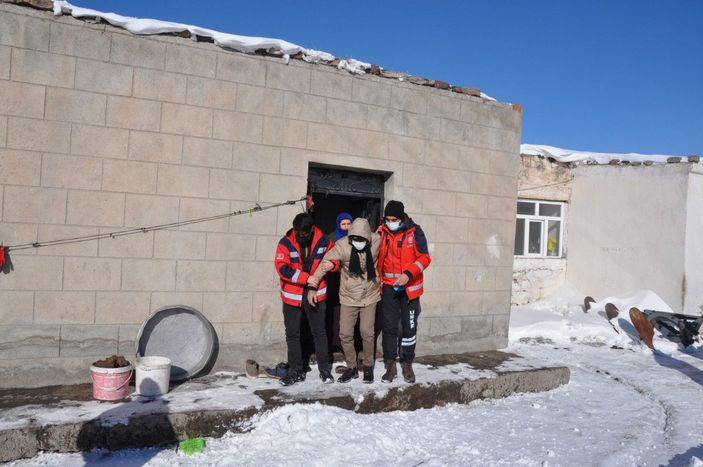 Kardan kapanan köylerdeki diyaliz hastaları için seferber oldular  -1