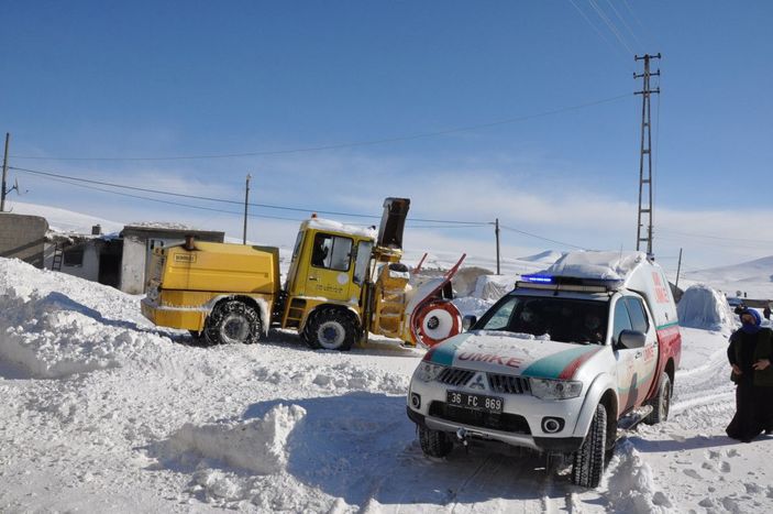 Kardan kapanan köylerdeki diyaliz hastaları için seferber oldular  -5