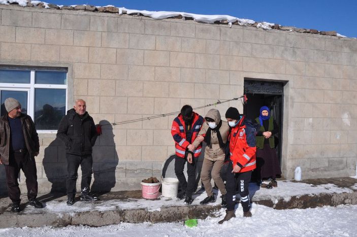 Kardan kapanan köylerdeki diyaliz hastaları için seferber oldular  -8
