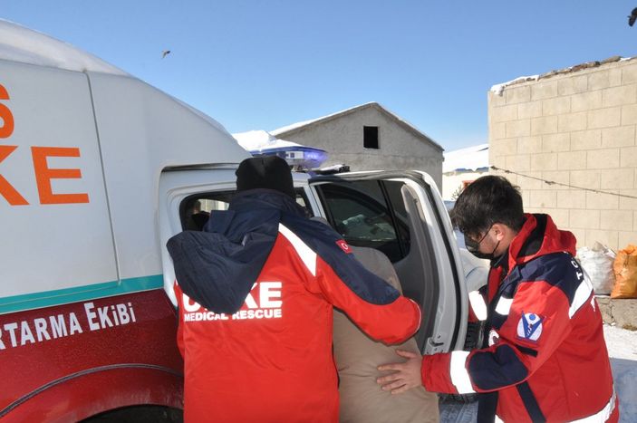 Kardan kapanan köylerdeki diyaliz hastaları için seferber oldular  -6