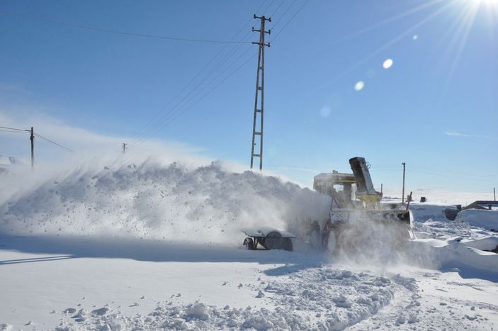 Kardan kapanan köylerdeki diyaliz hastaları için seferber oldular  -9