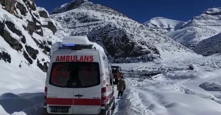Şırnak’ta karda 5 saatlik mücadele ile hasta kurtarma operasyonu -4