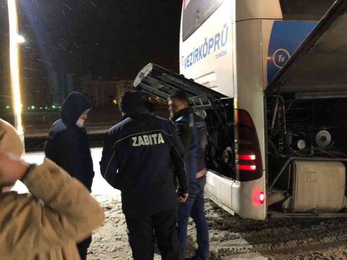 Ankara’da otobüs bozuldu, yolcular 3 saat mahsur kaldı -1