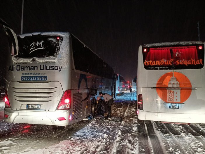 Samsun-Ankara karayolu kardan ulaşıma kapandı, araçlar yolda kaldı -10