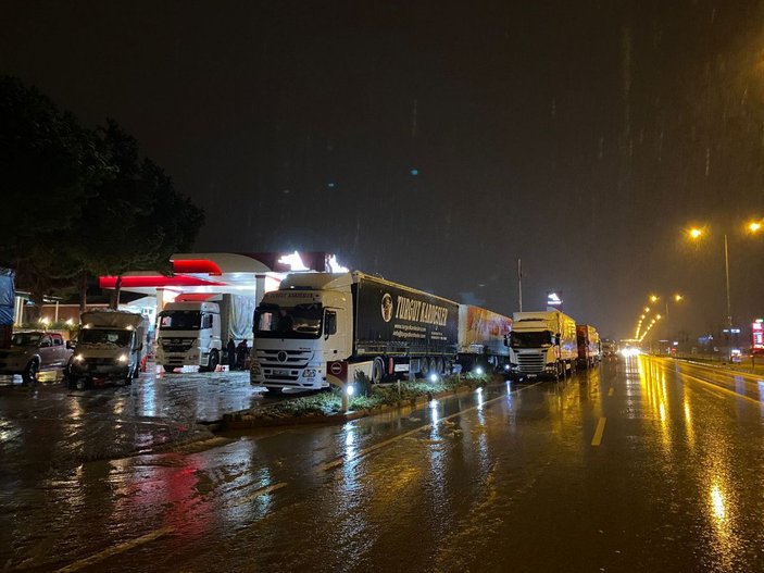 Samsun-Ankara karayolu kardan ulaşıma kapandı, araçlar yolda kaldı -7